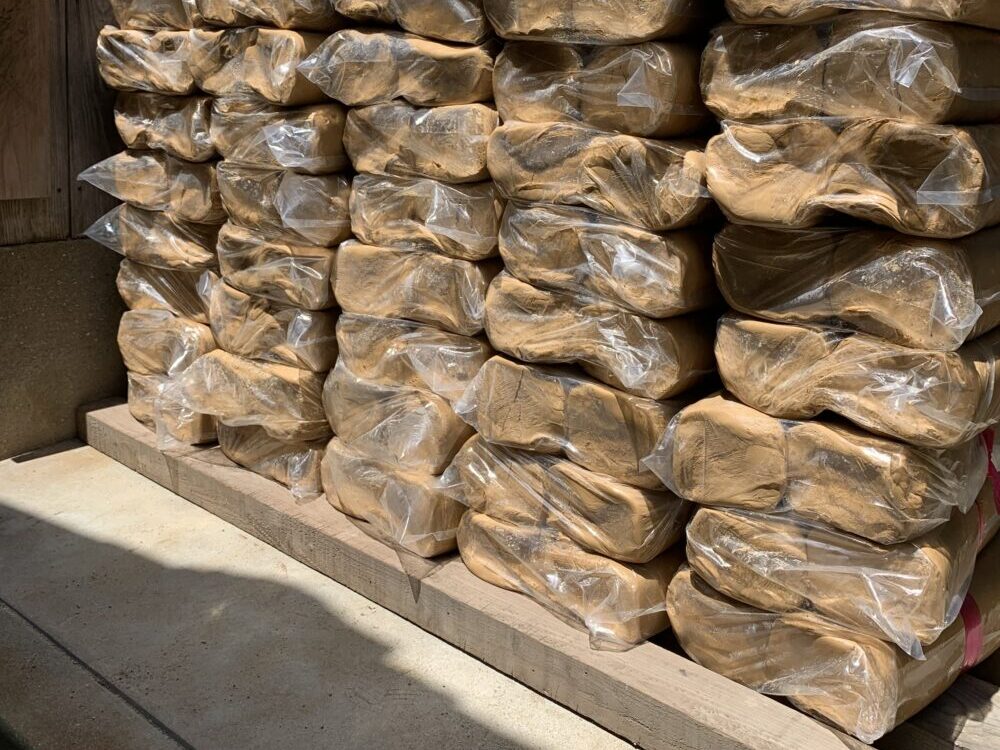 筑前津屋崎人形巧房が1年で使用
する粘土