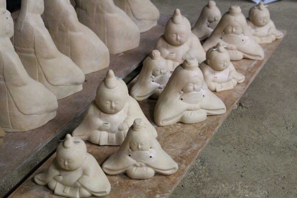 乾燥途中の雛人形