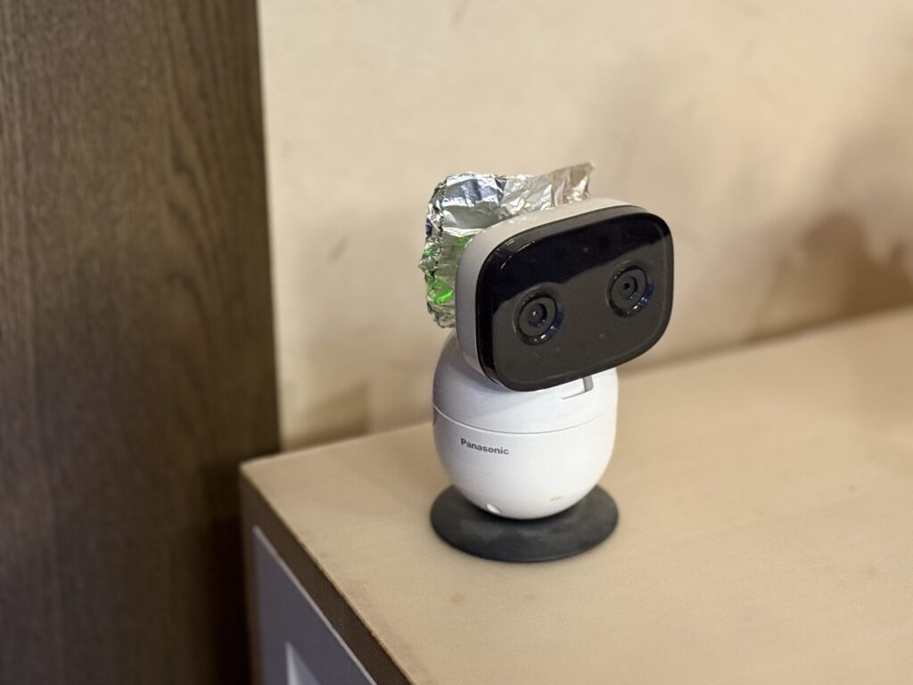 店に設置したベビーモニターのカメラ